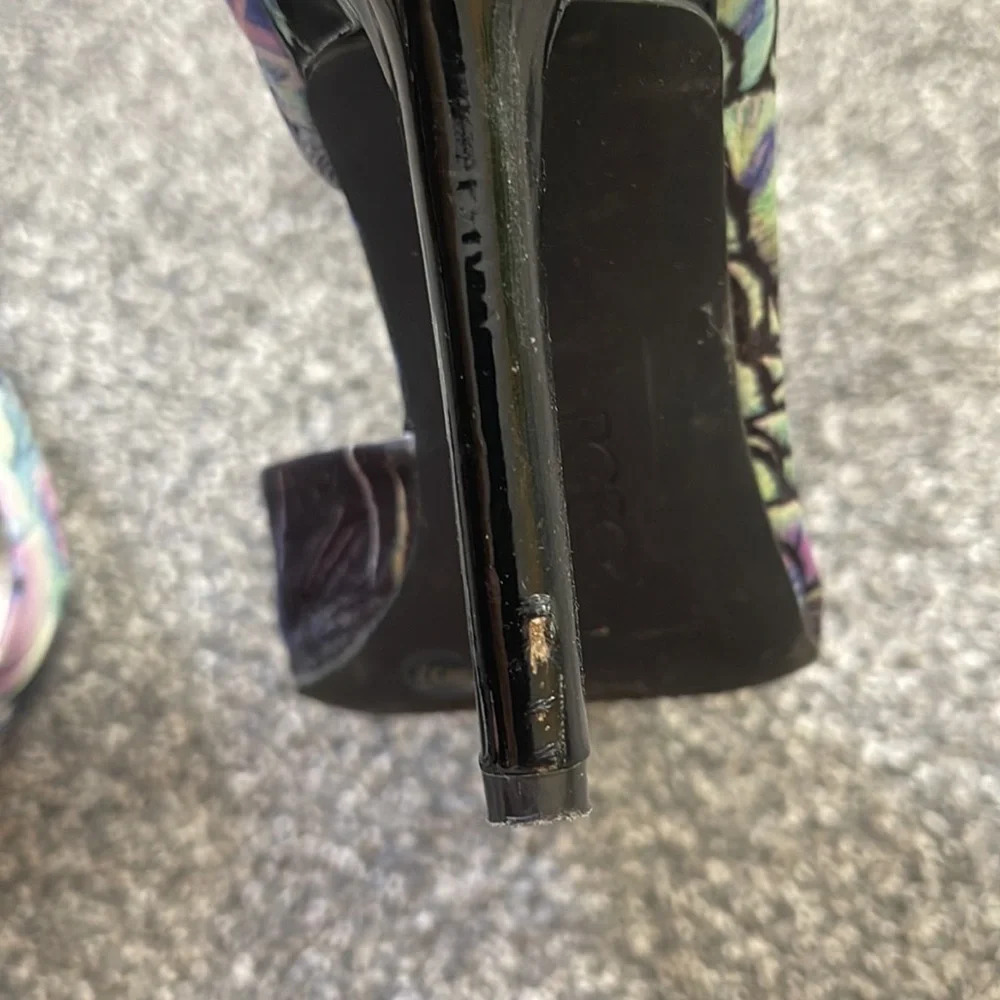 Women’s BCBG peacock 🦚 pumps 7 - Picture 4 of 4